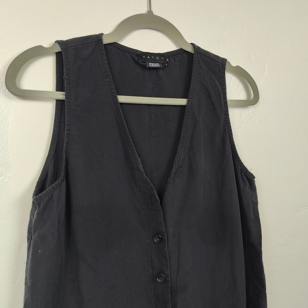 Black V-Neck Linen Sleeveless Romper - Picture 3 of 10